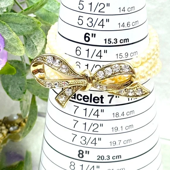 Vintage Style Pearl Bracelet with Rhinestone Bow - Picture 7 of 8